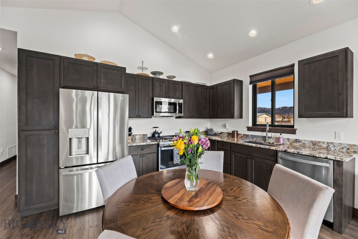 726 & 728 Madison Avenue Property Photo 11