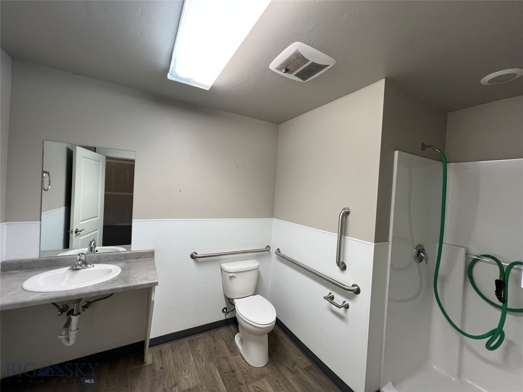 612 W Griffin Drive B Property Photo 4