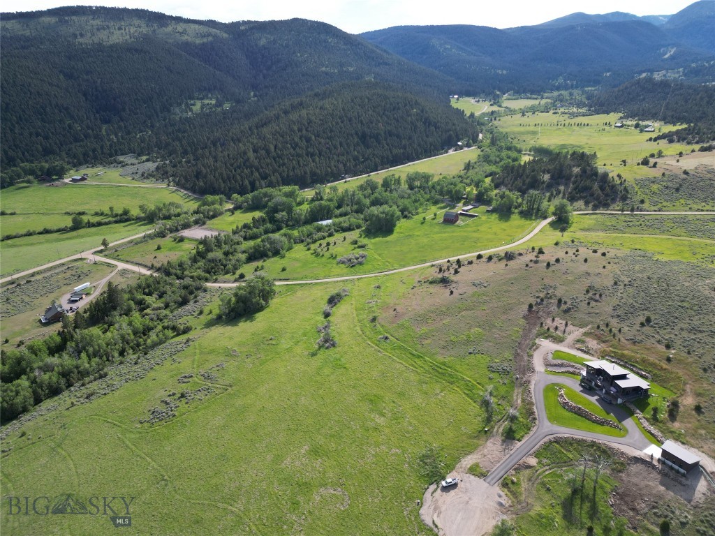 9 Willow View Way Property Photo 5