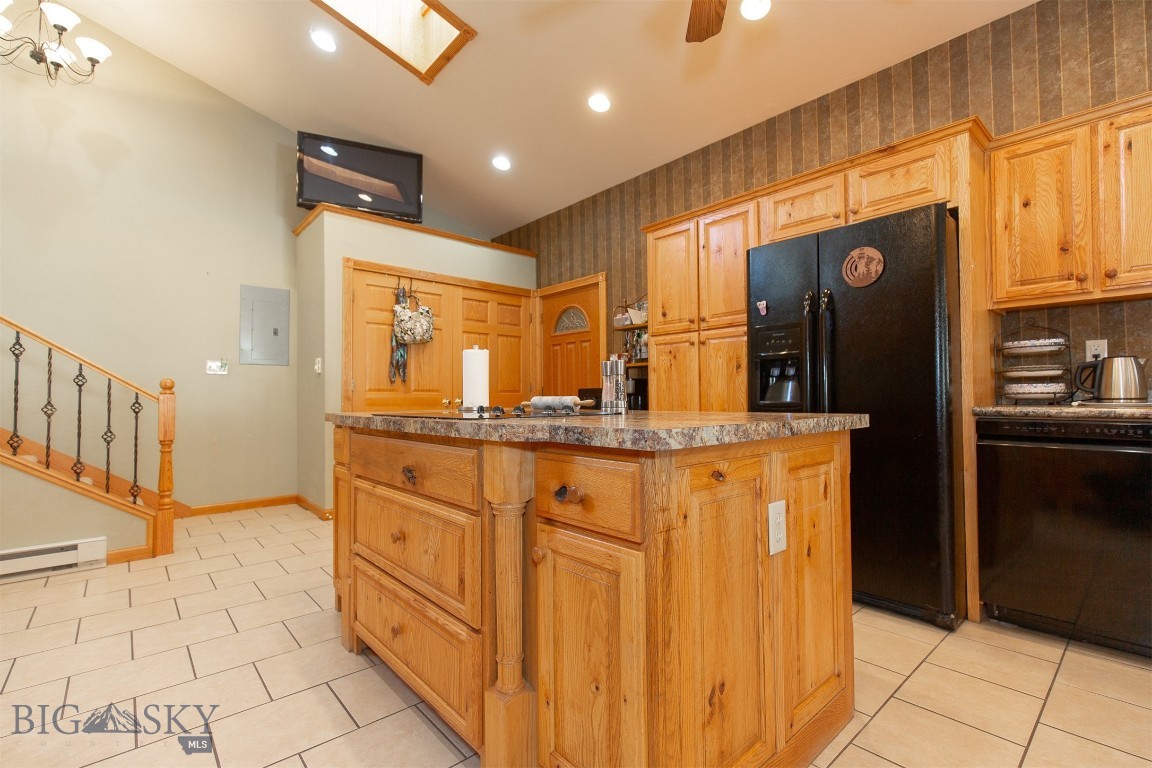 106 E Hamilton Street Property Photo 5