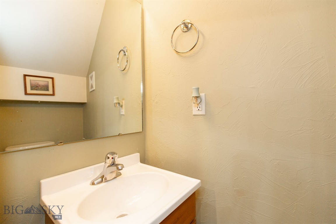 106 E Hamilton Street Property Photo 18