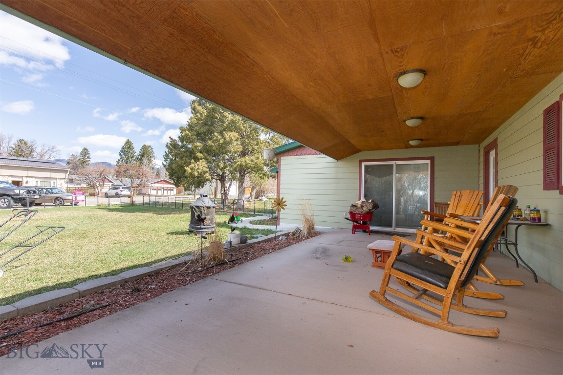 106 E Hamilton Street Property Photo 25