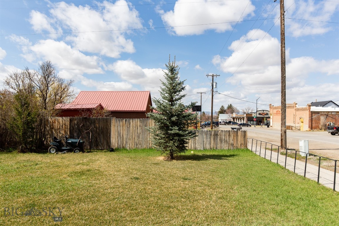 106 E Hamilton Street Property Photo 30