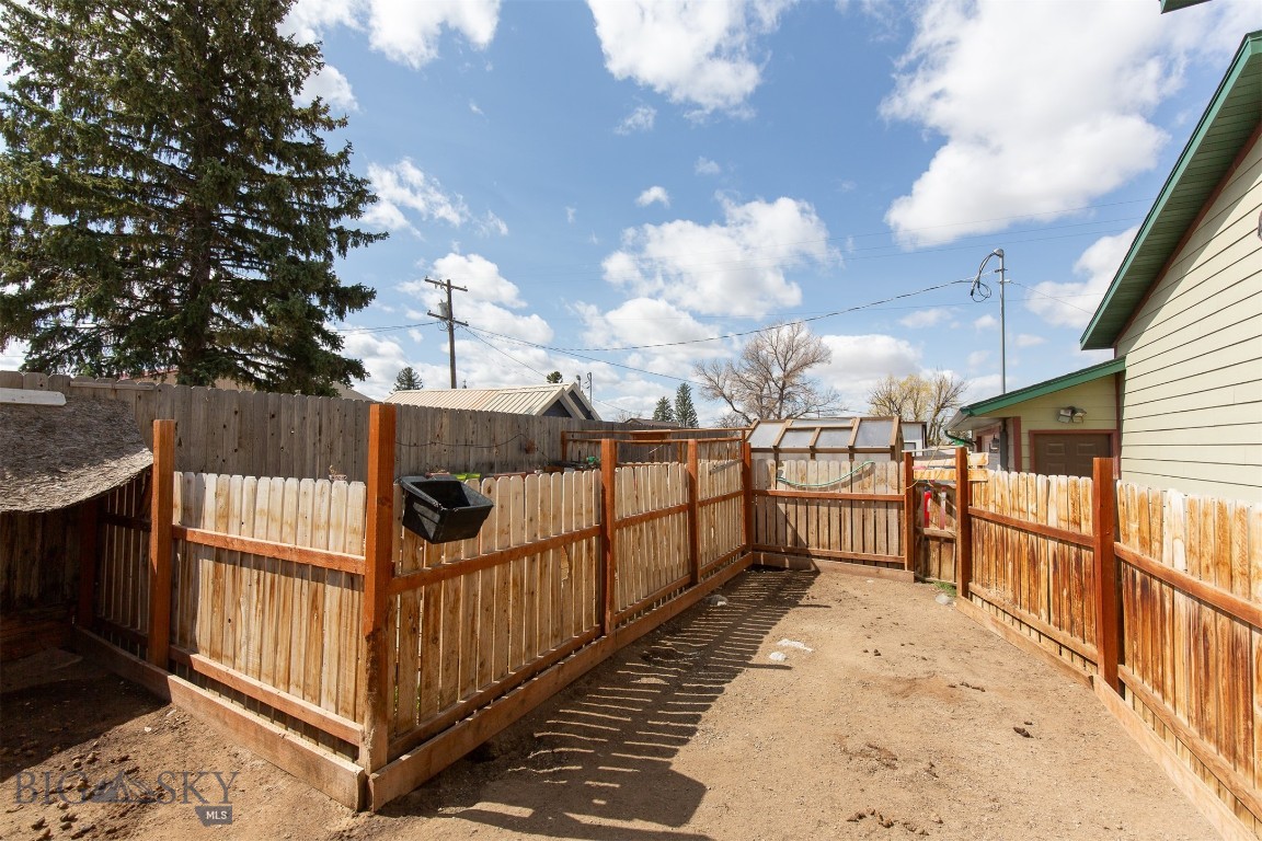 106 E Hamilton Street Property Photo 33
