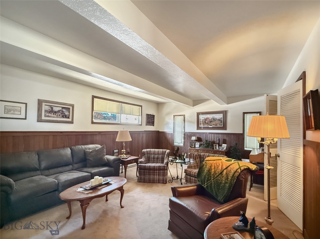 30 N Walnut Property Photo 5