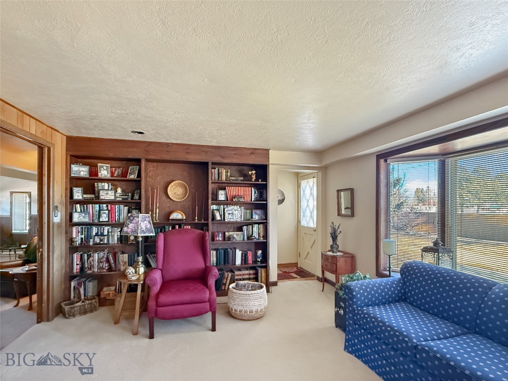 30 N Walnut Property Photo 6