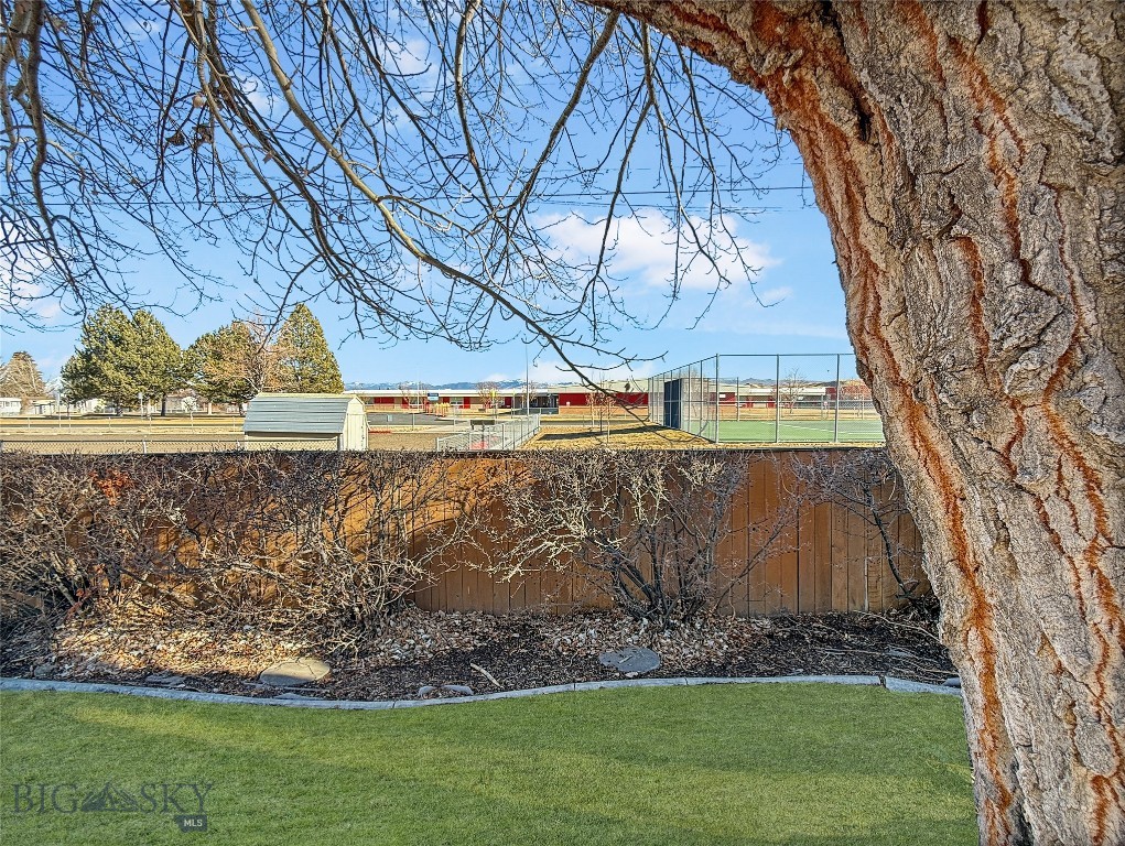 30 N Walnut Property Photo 16