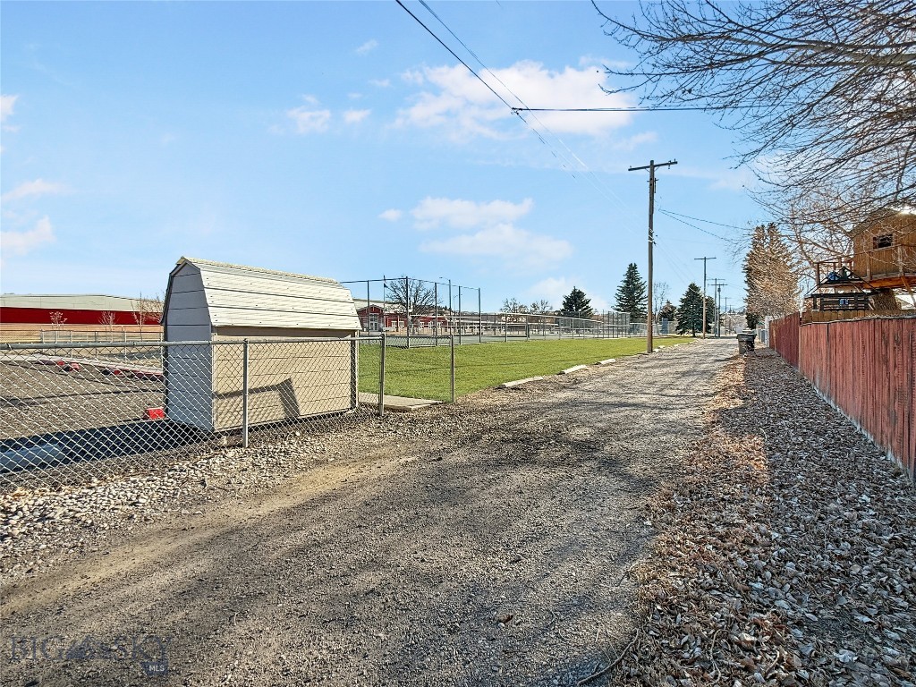 30 N Walnut Property Photo 18