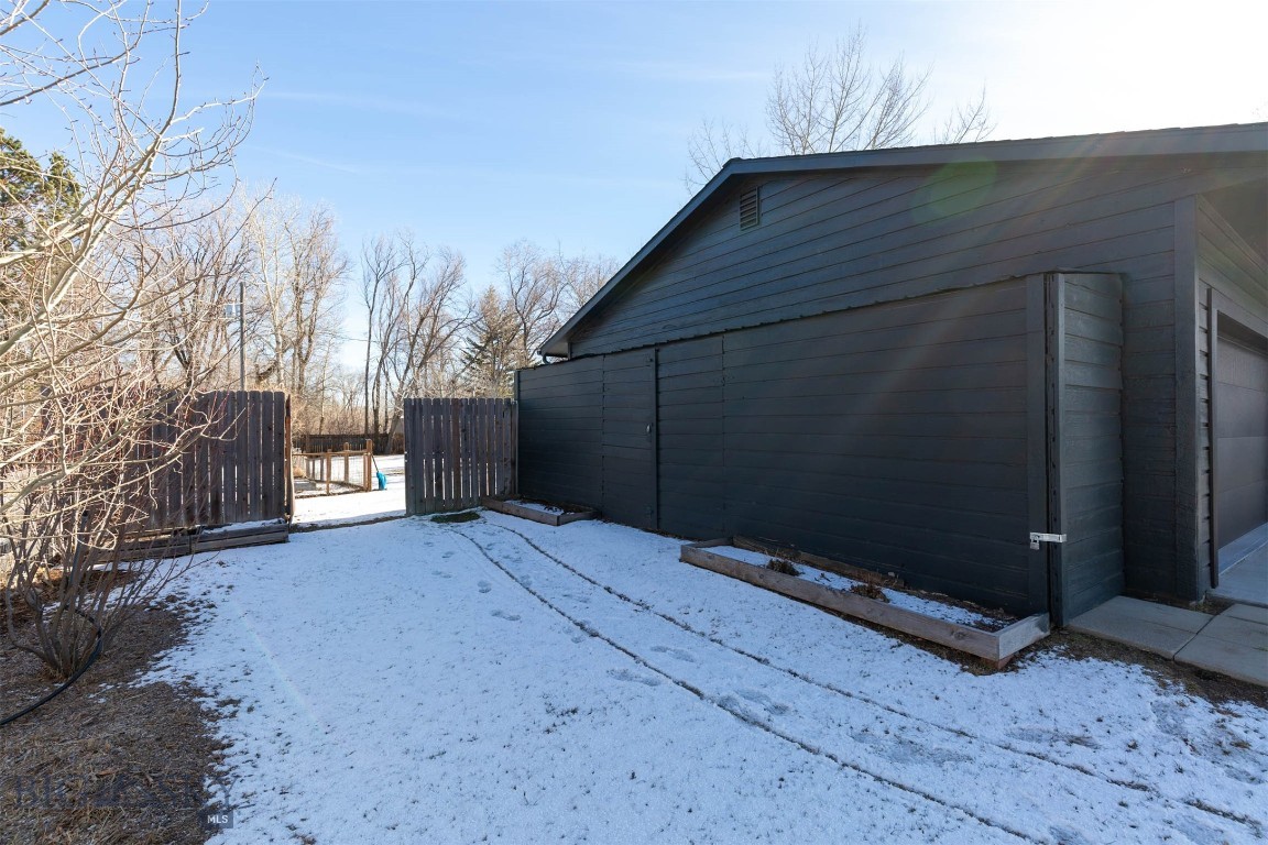 9200 River Road Property Photo 42