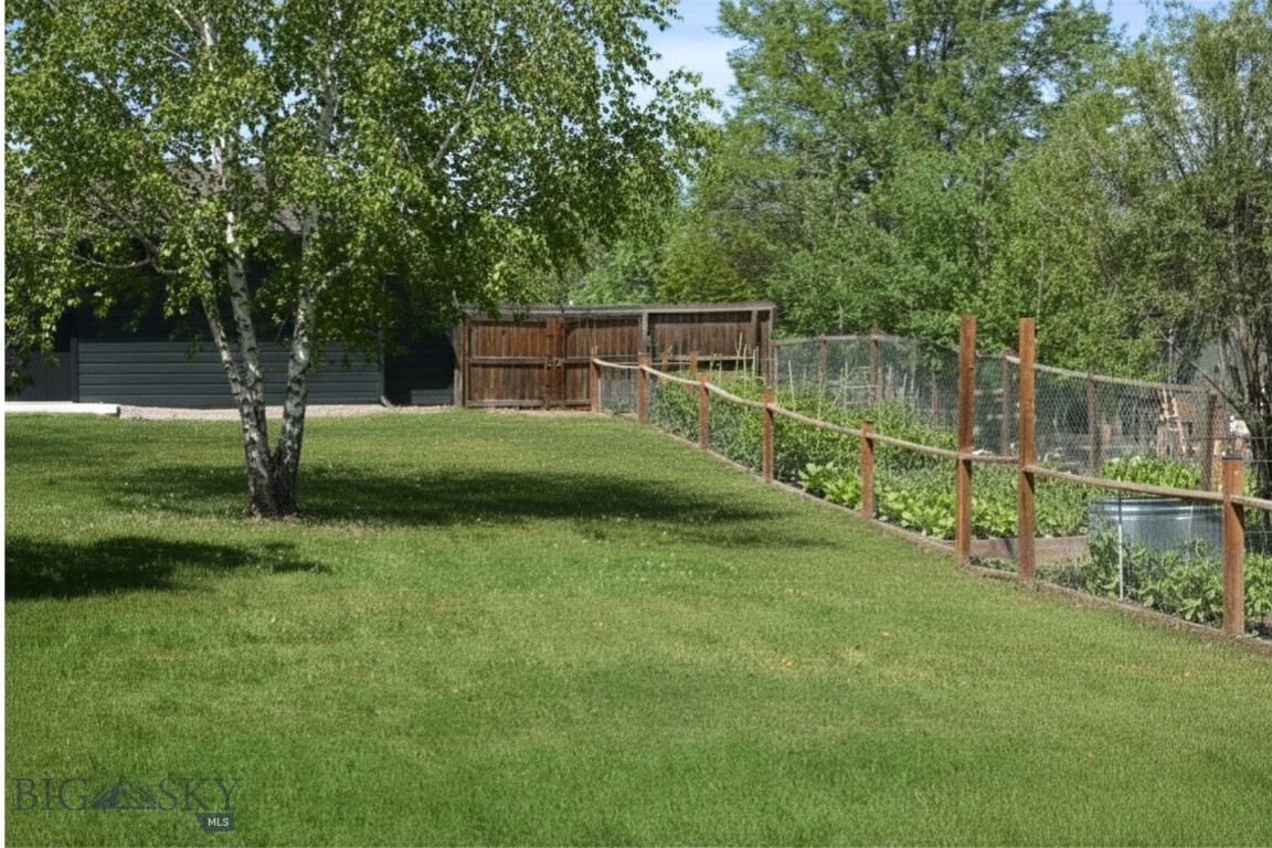 9200 River Road Property Photo 43
