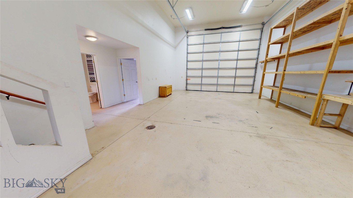 30 Shawnee Way E Property Photo 2