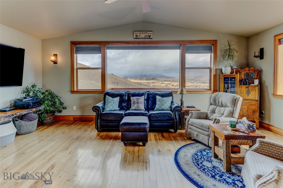 1006 Eagle Court Property Photo 4