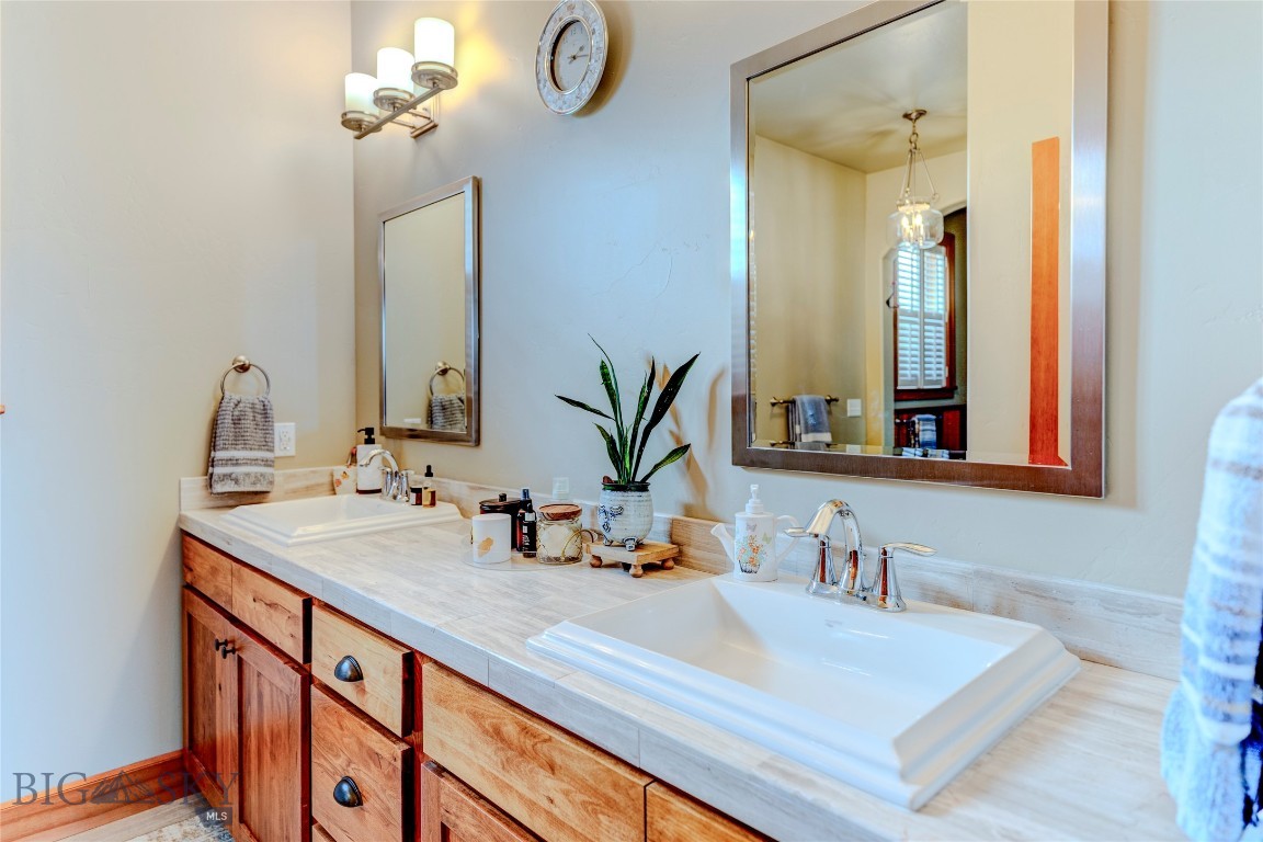 1006 Eagle Court Property Photo 14