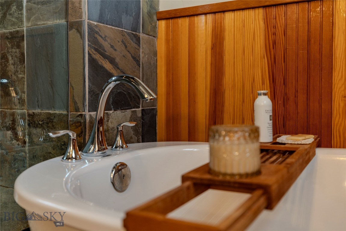 1006 Eagle Court Property Photo 16