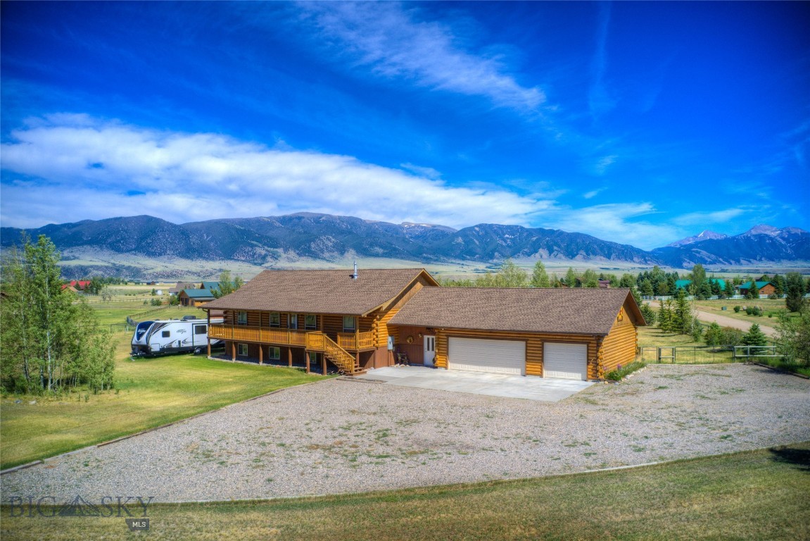 13 Coachman Lane Property Photo 3