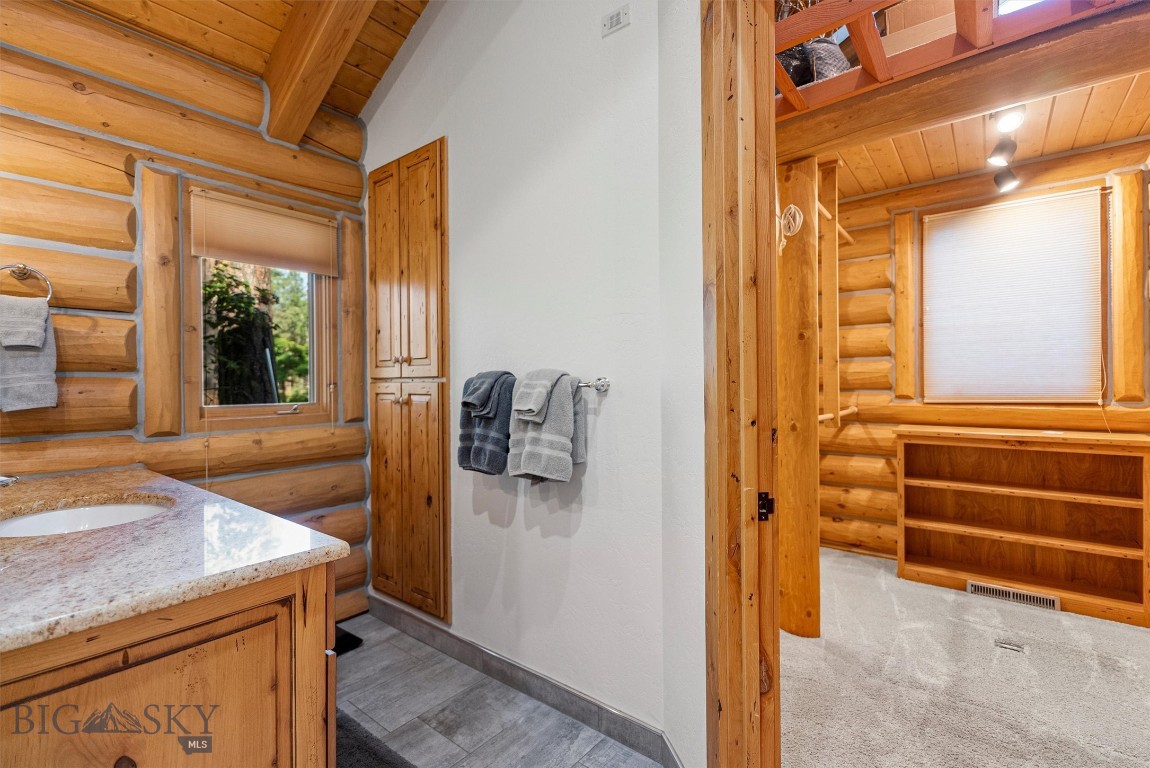 408626 Property Photo 37