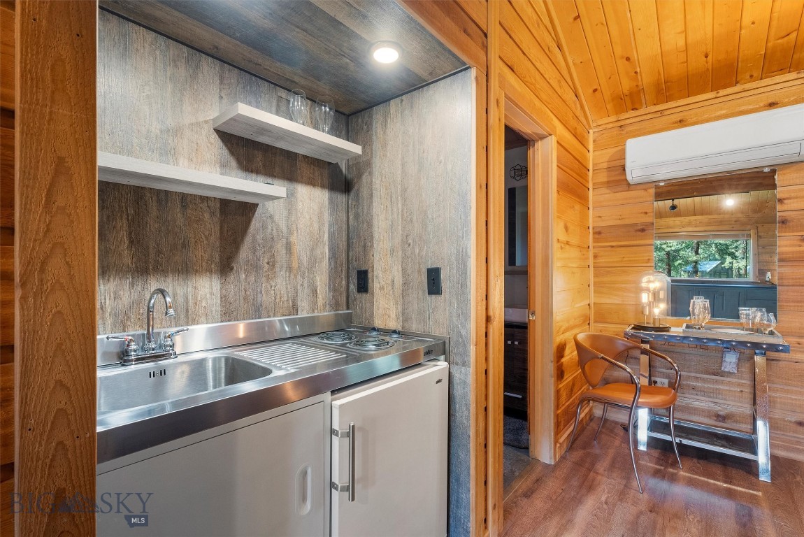 408626 Property Photo 84