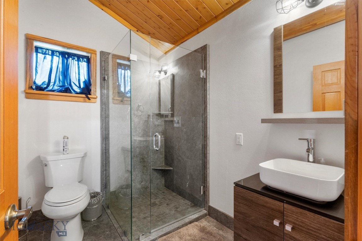 408626 Property Photo 85