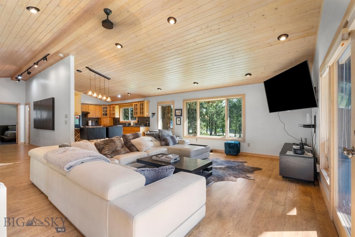 408626 Property Photo 88