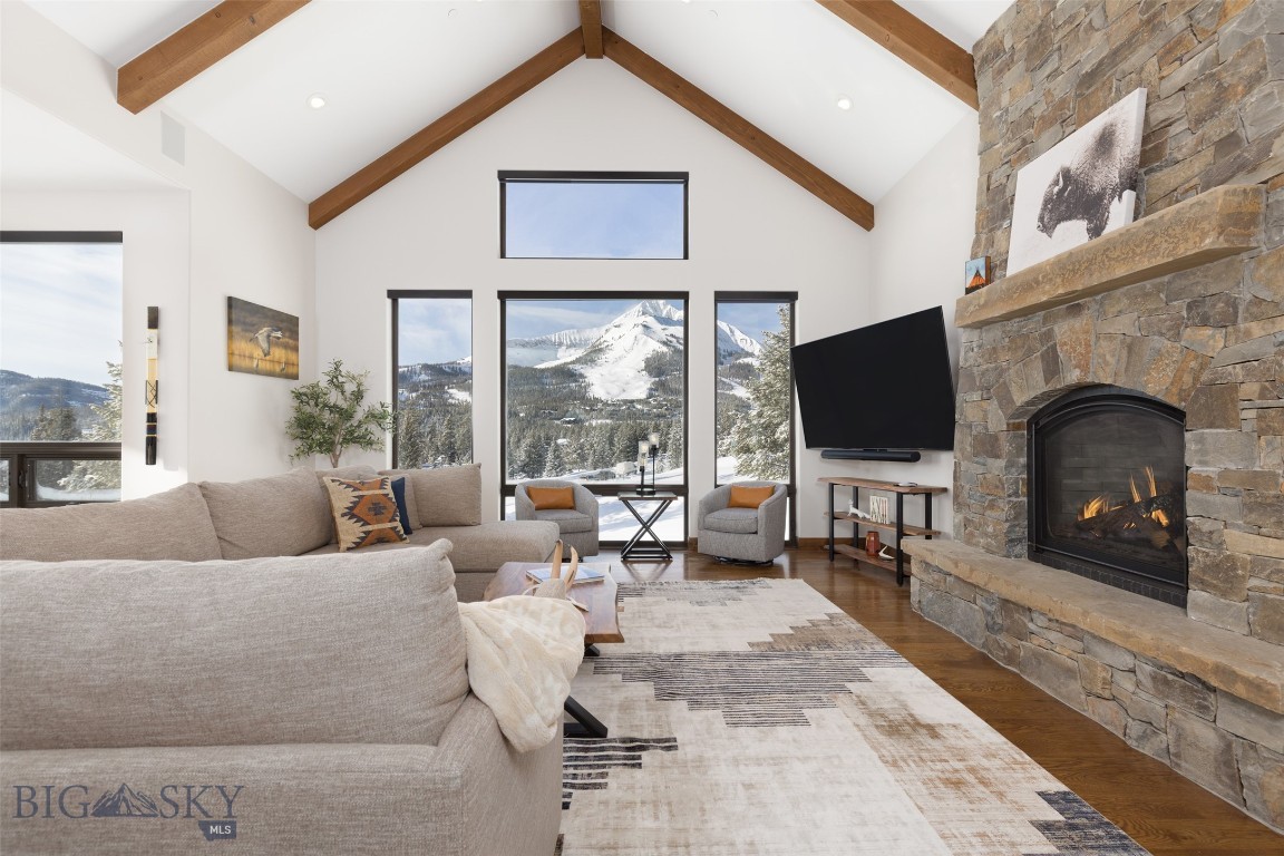 19 White Grass Property Photo 4