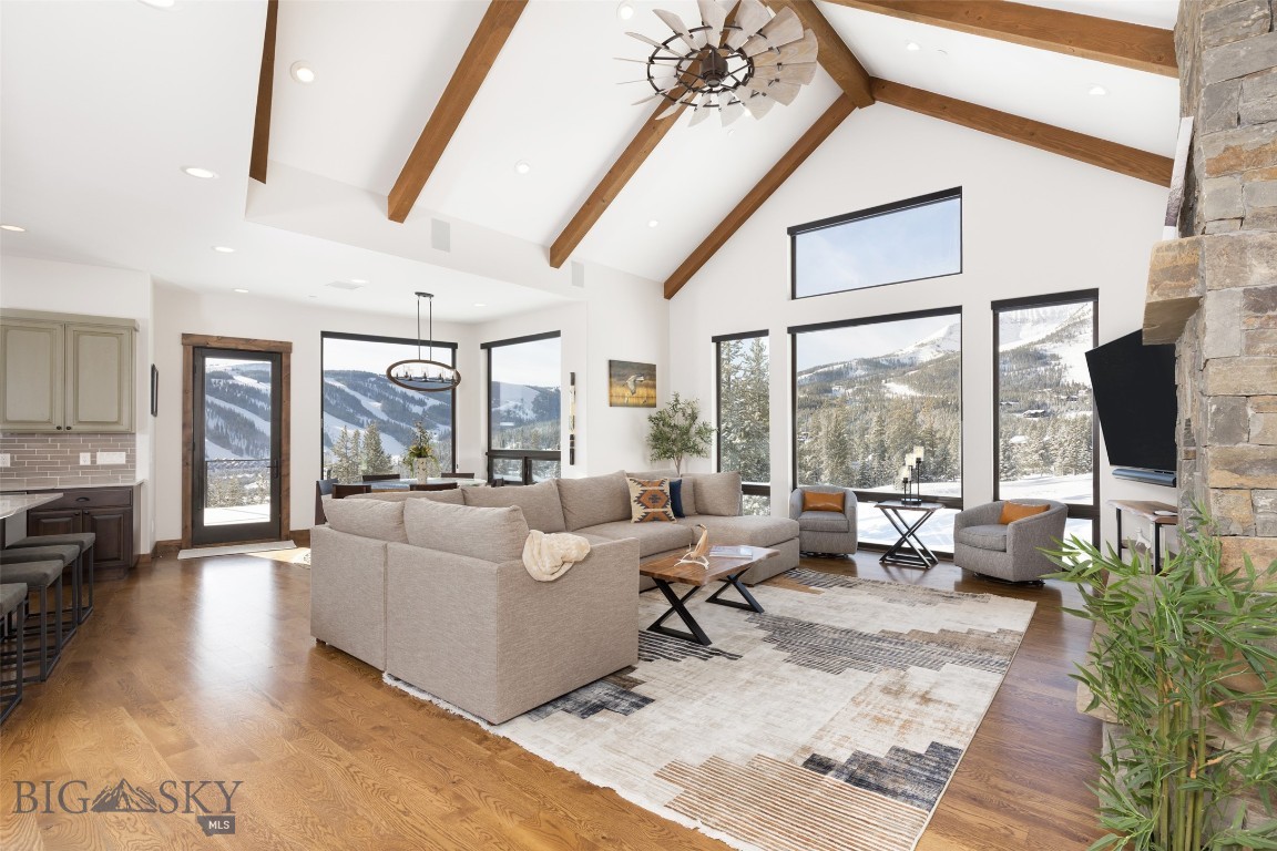 19 White Grass Property Photo 5