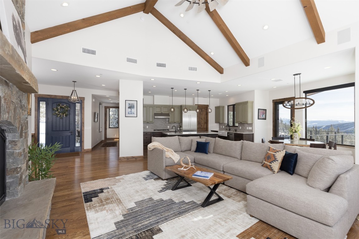 19 White Grass Property Photo 7