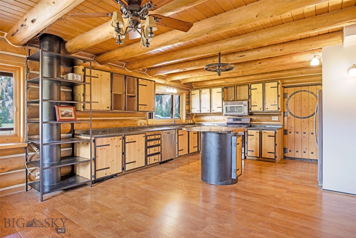408695 Property Photo 5