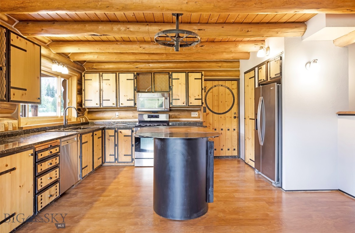 408695 Property Photo 6