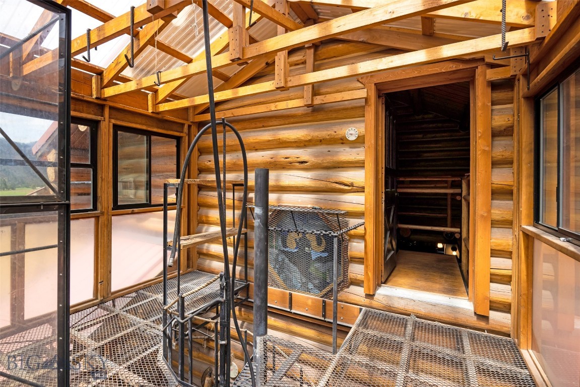 408695 Property Photo 33