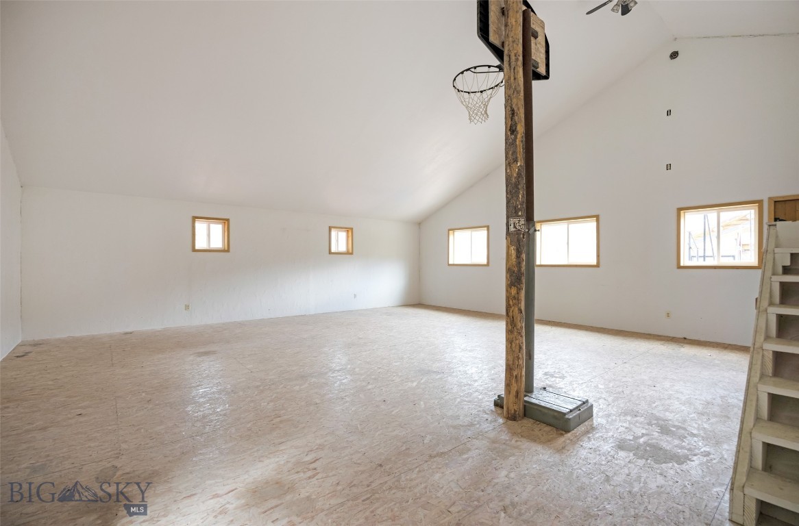 408695 Property Photo 40