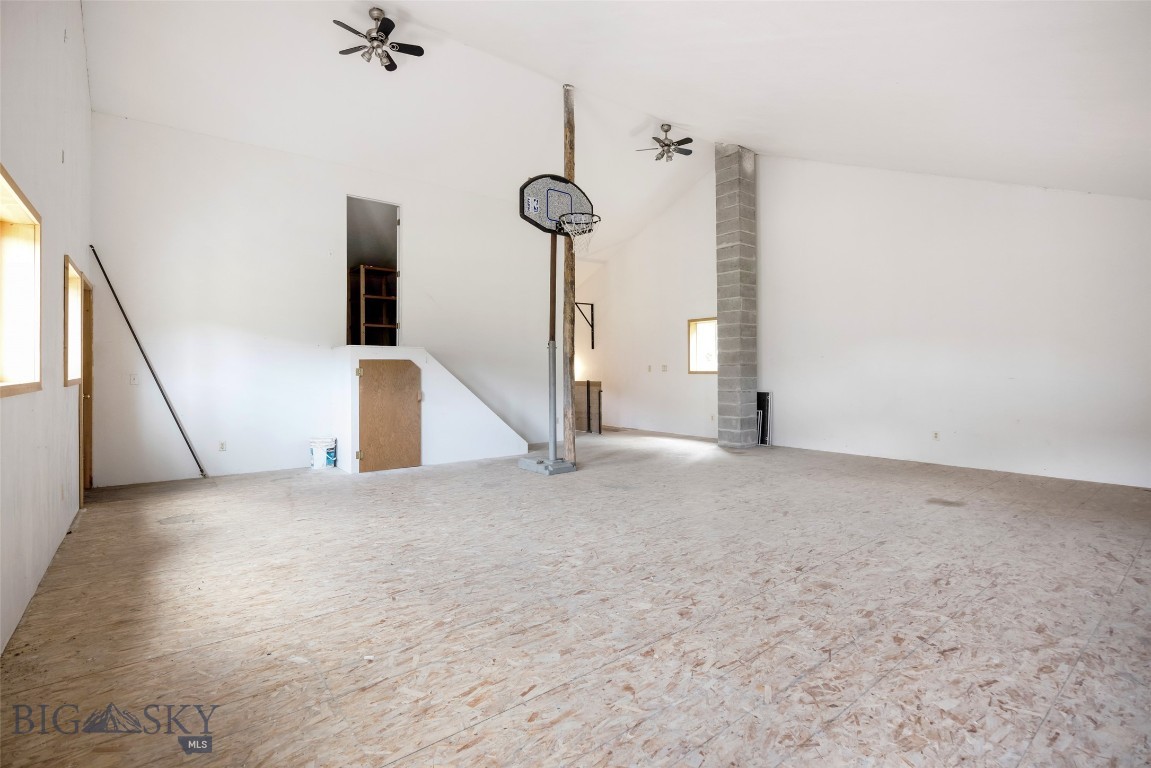 408695 Property Photo 42