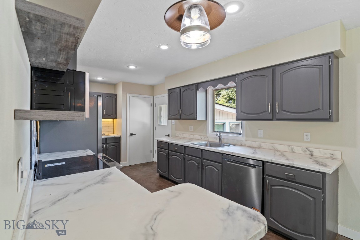 408718 Property Photo 19