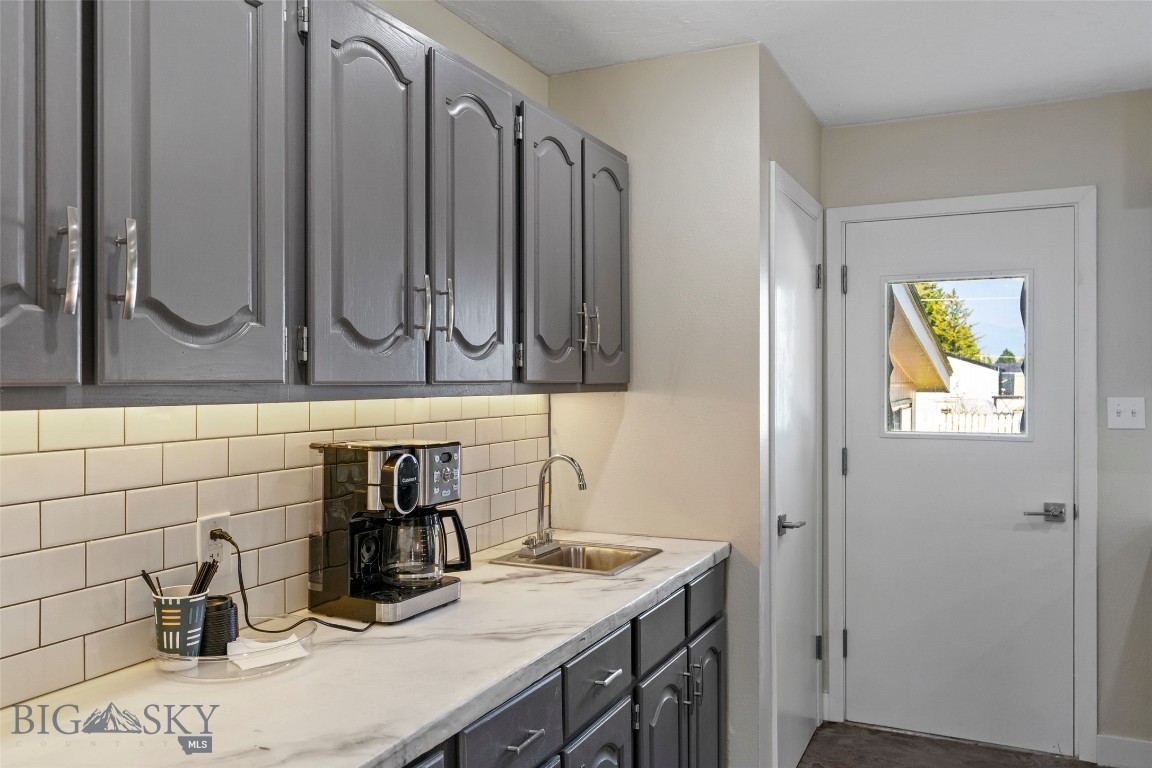 408718 Property Photo 23