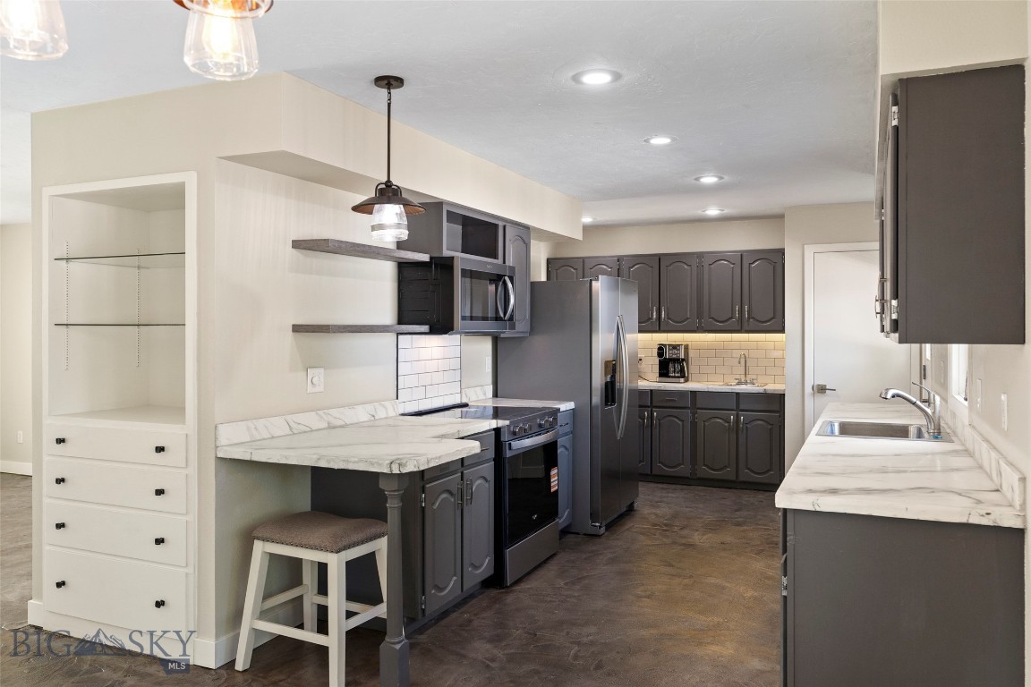 408718 Property Photo 27