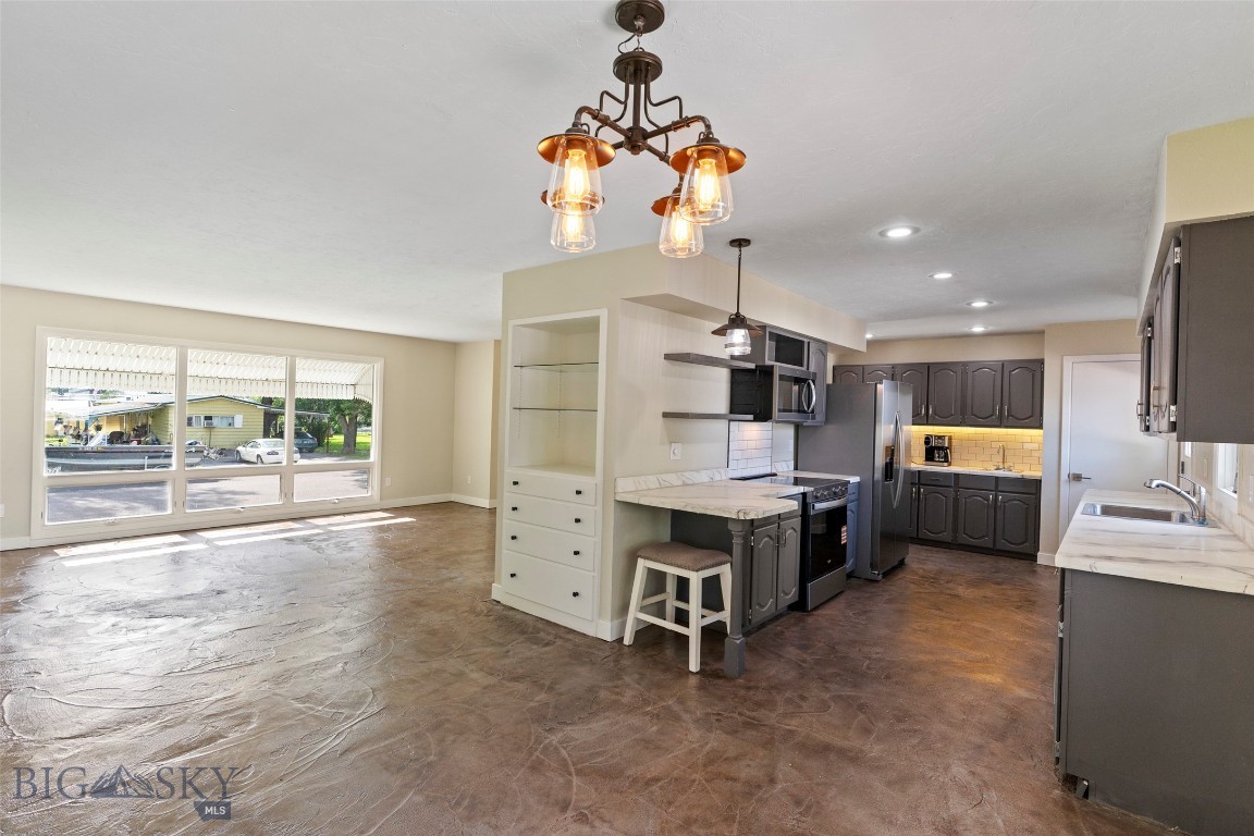 408718 Property Photo 30