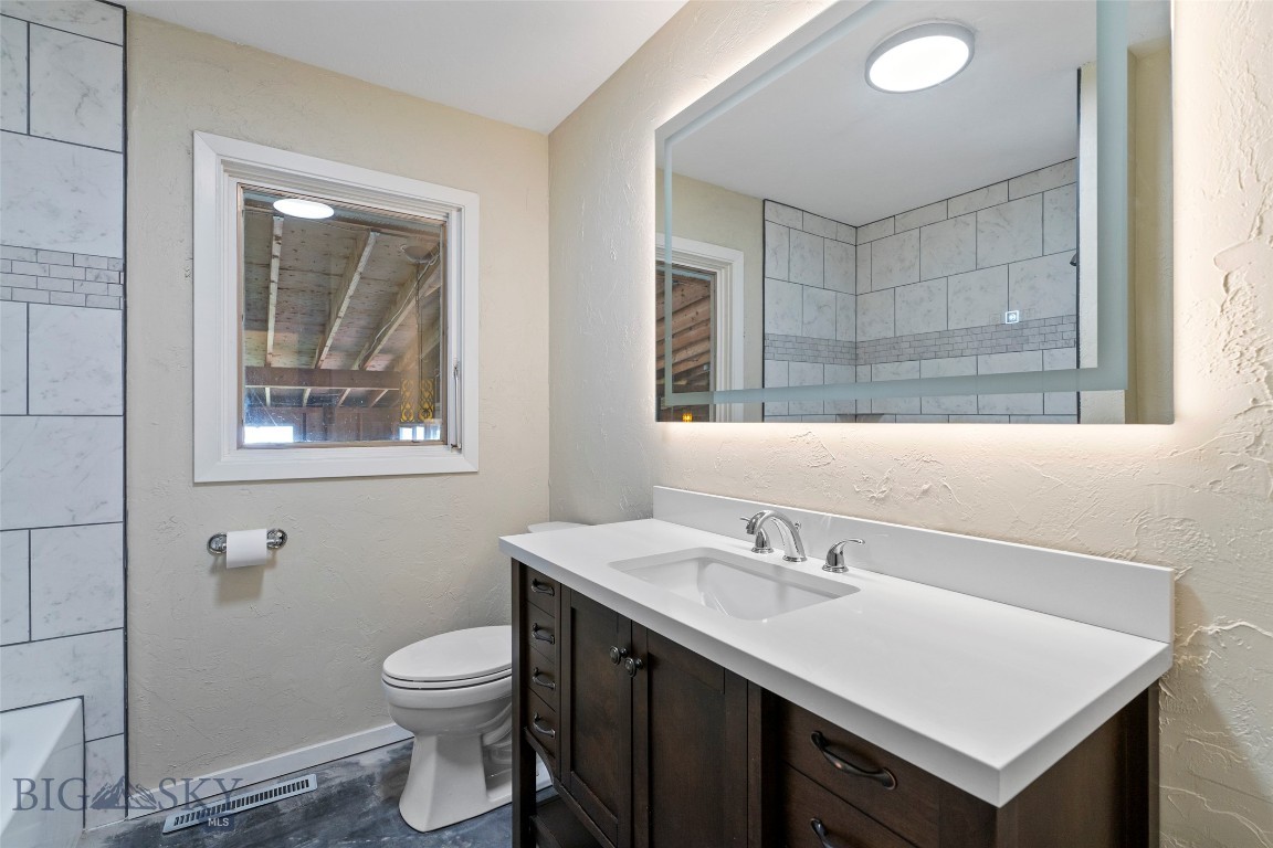408718 Property Photo 37