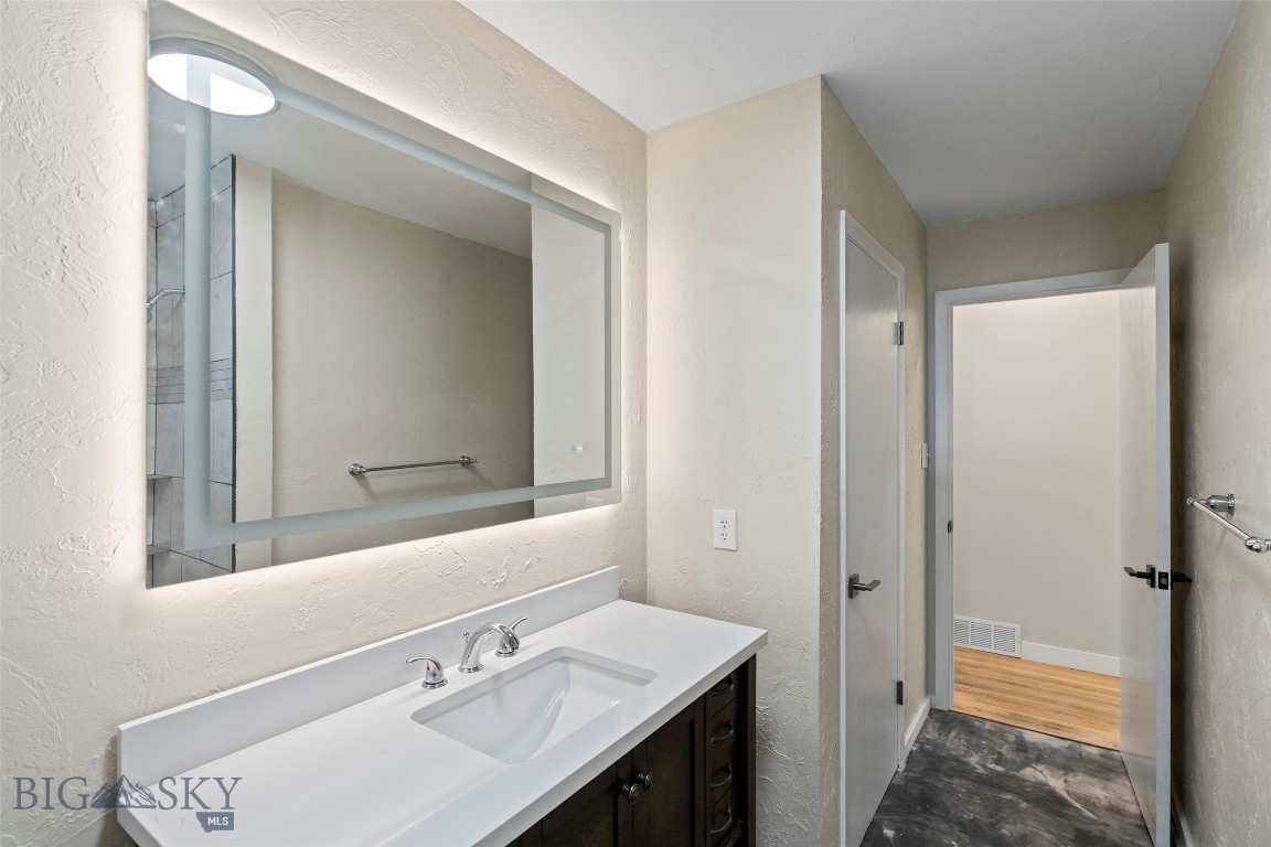 408718 Property Photo 38