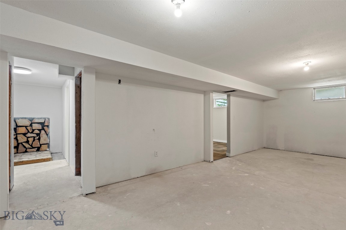 408718 Property Photo 48