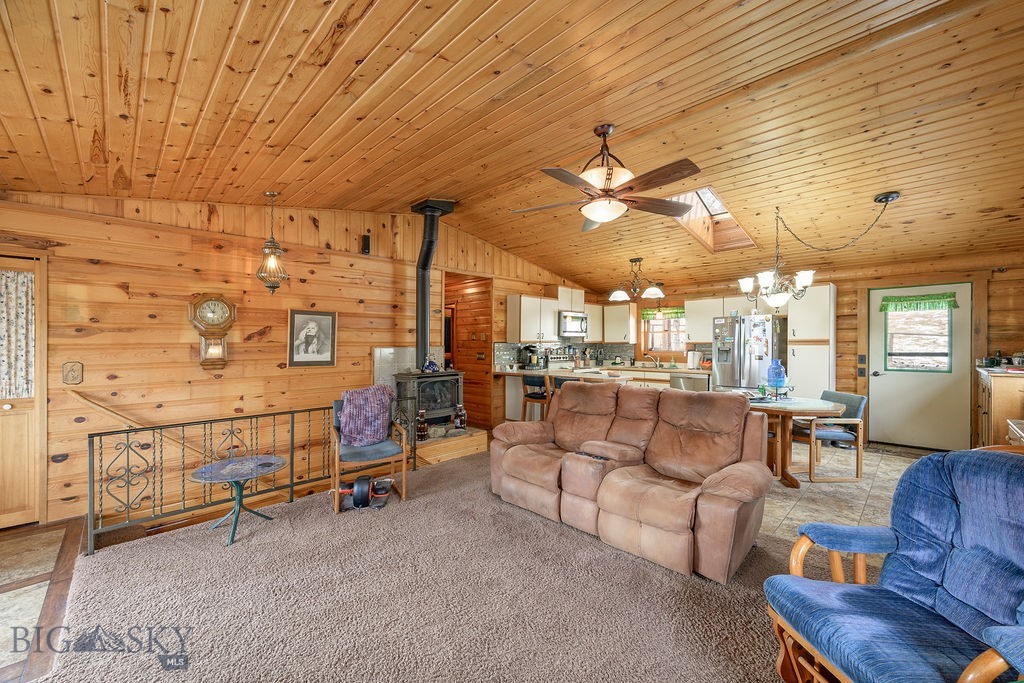 1102 Whispering Pines Drive Property Photo 7