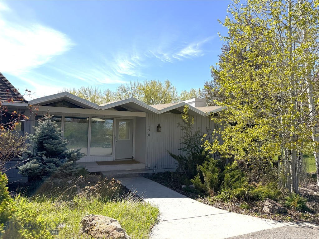 1918 Spring Creek Drive Property Photo 1