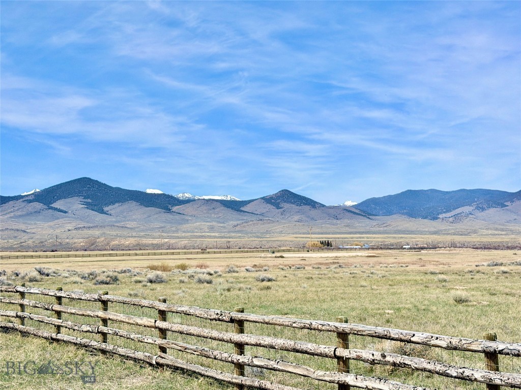 130 Lariat Lane Property Photo 1