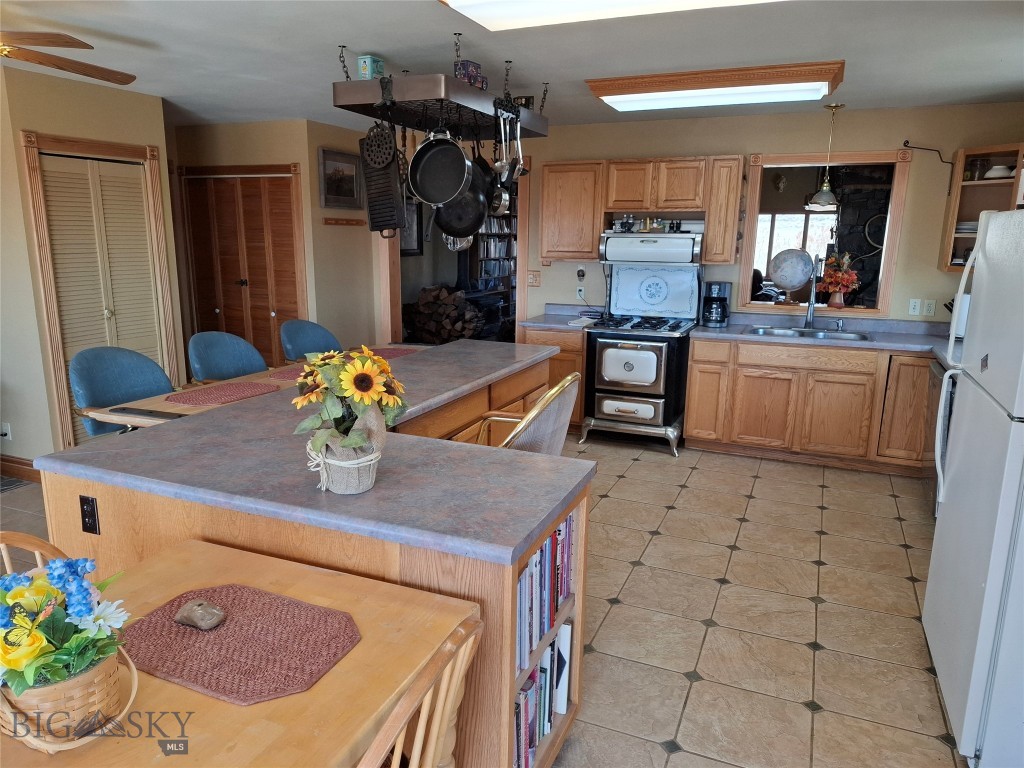 408858 Property Photo 7