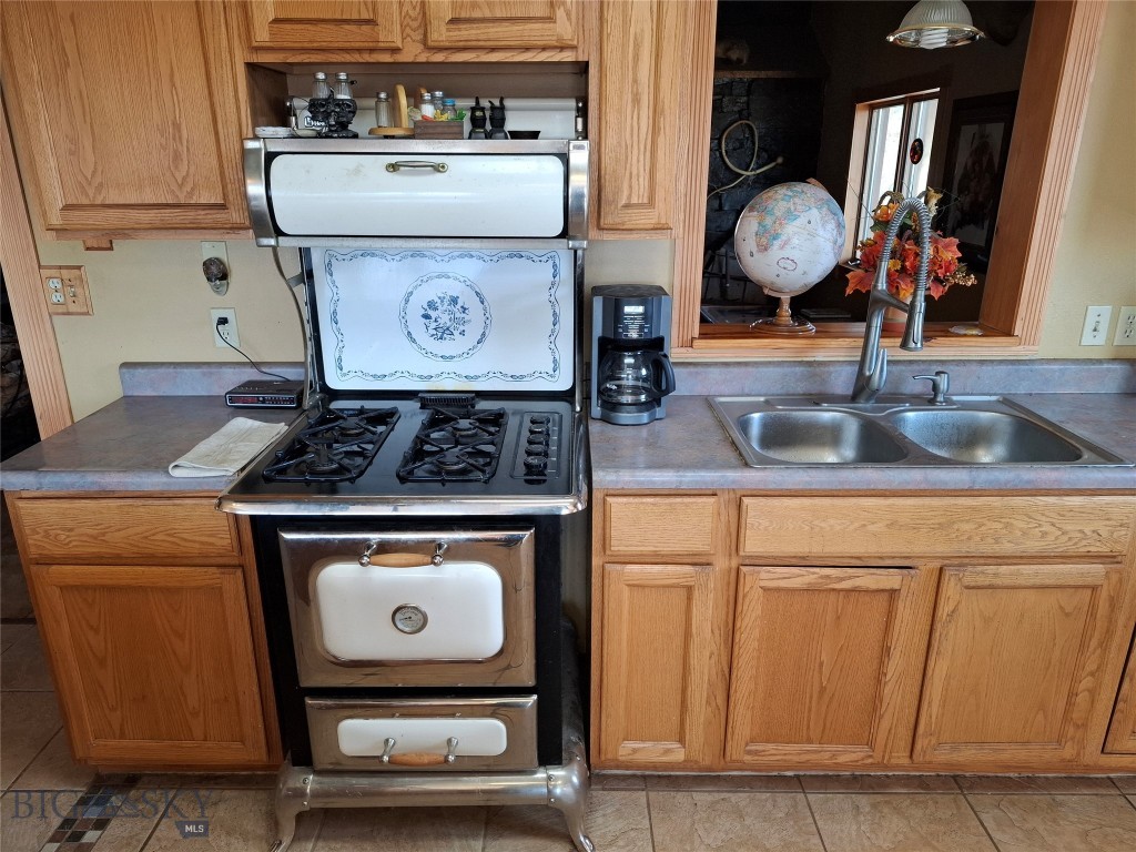 408858 Property Photo 11