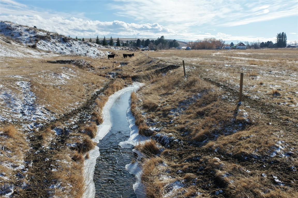 8200 Camp Creek Road Property Photo 4