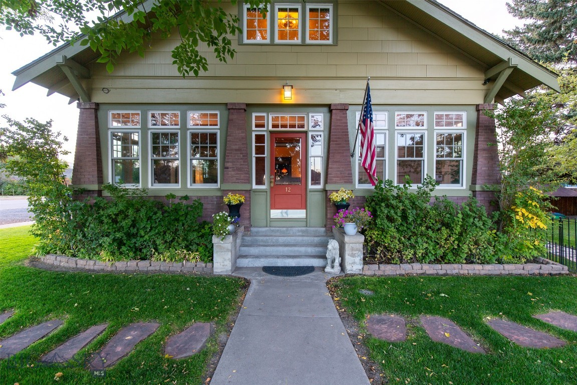 12 N Division St Property Photo 3