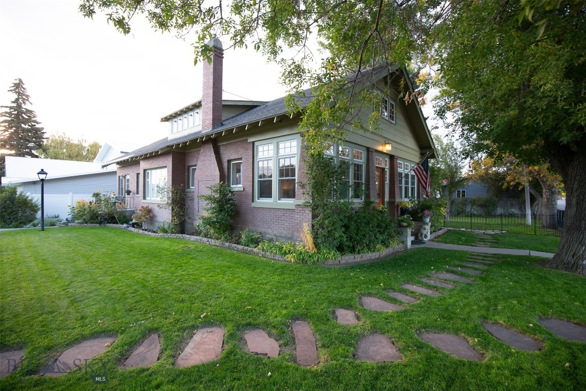 12 N Division St Property Photo 6