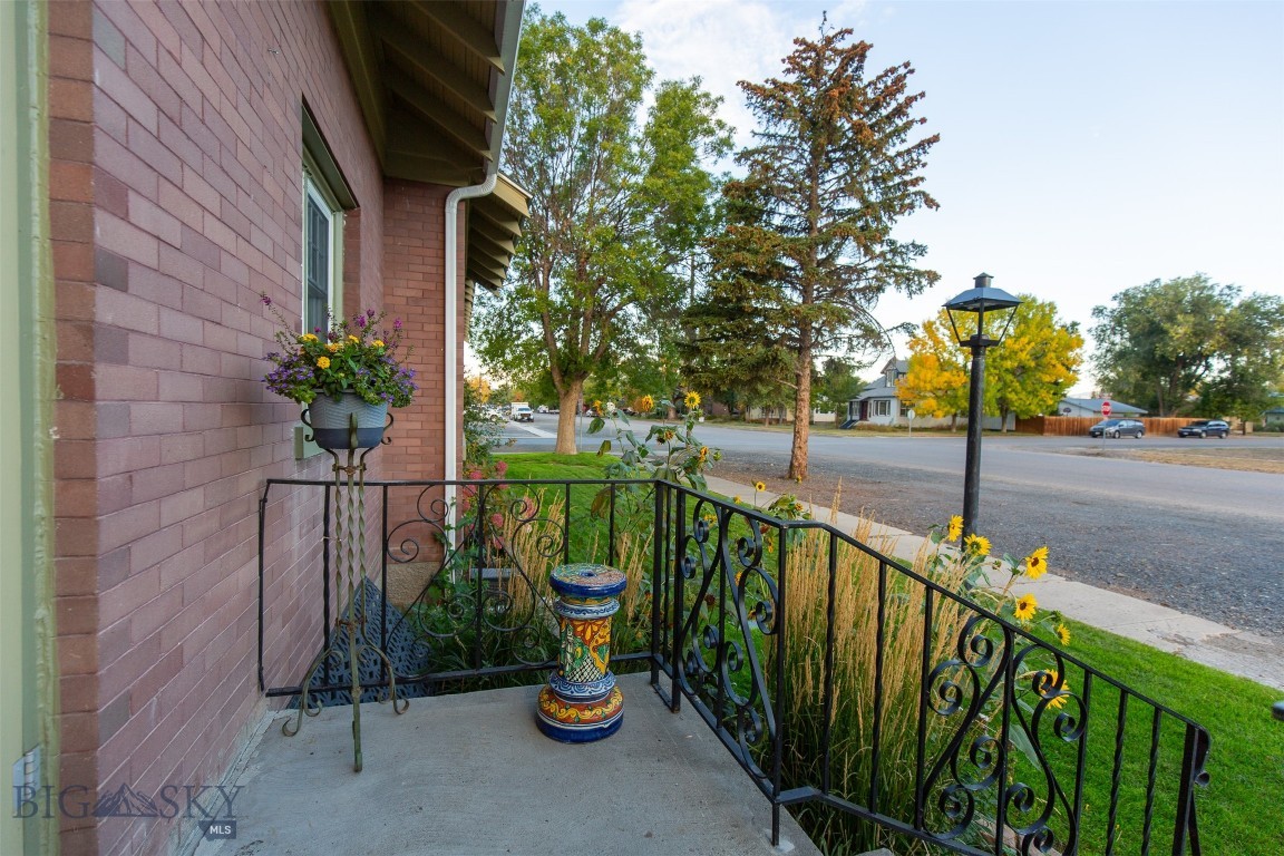 12 N Division St Property Photo 10