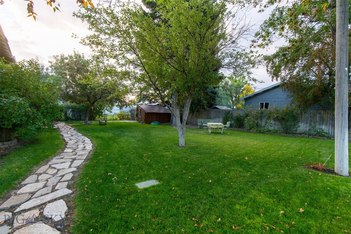 12 N Division St Property Photo 12