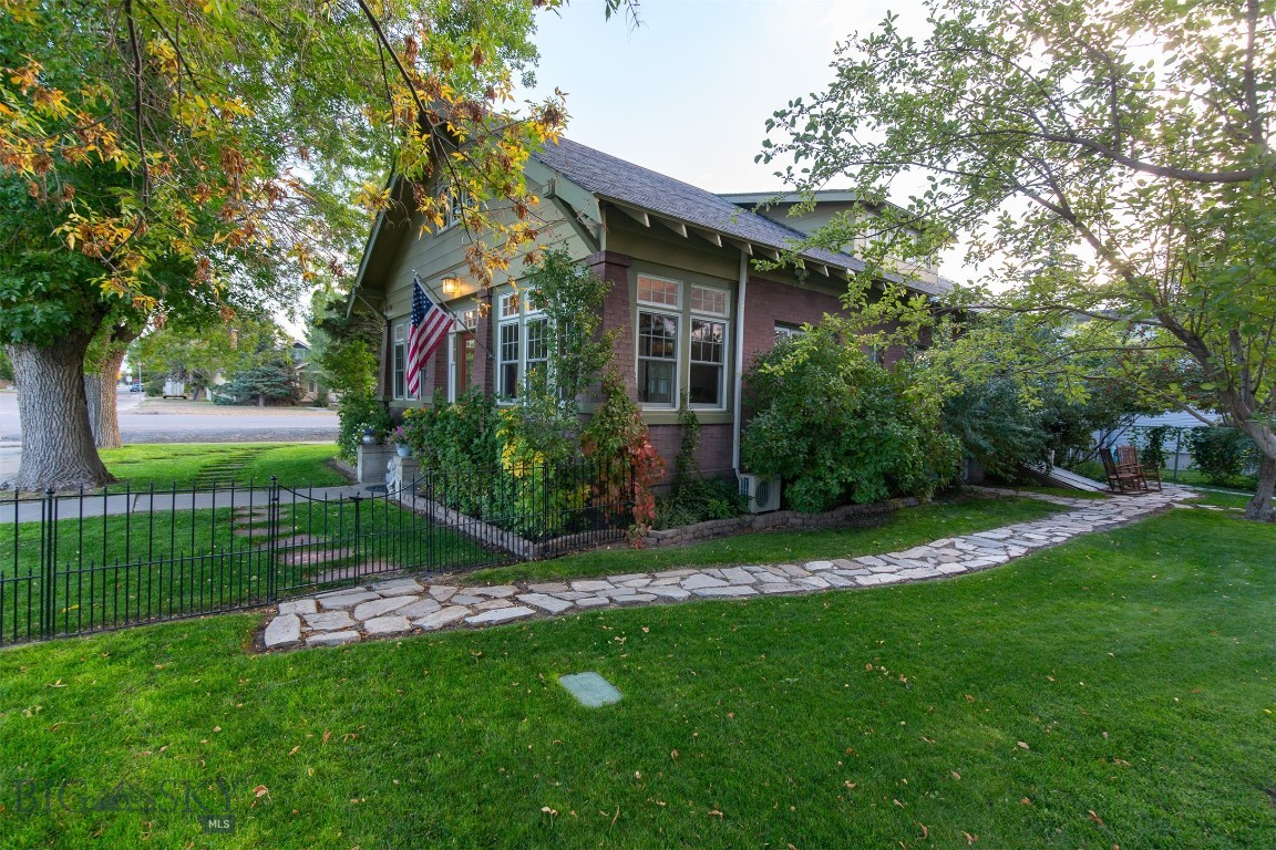 12 N Division St Property Photo 14