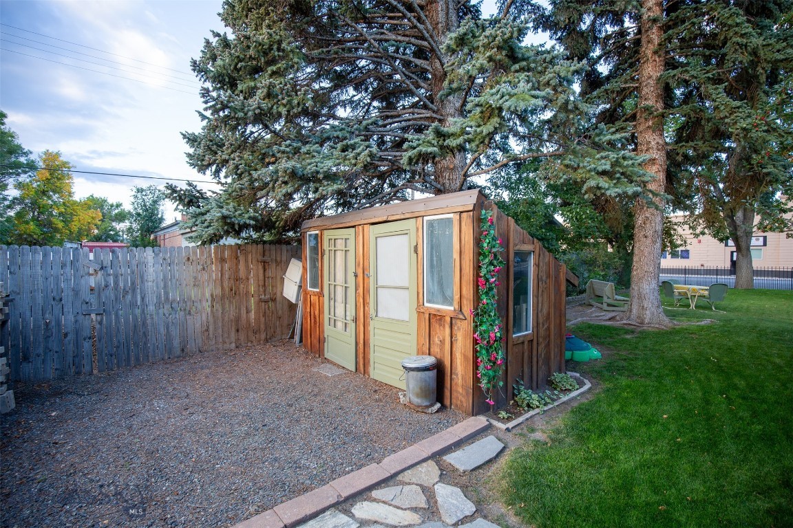 12 N Division St Property Photo 15